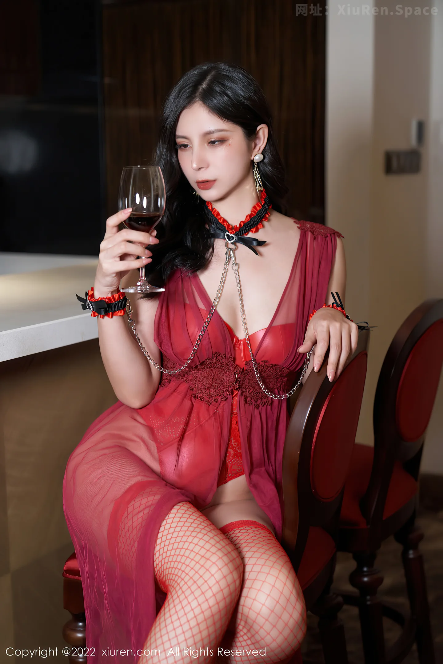 图片[2]-[XiuRen秀人网]VOL.4537 模特小蛮妖Yummy红色透明情趣薄纱配蕾丝网袜妖艳诱惑写真61P-秀人网官方网站